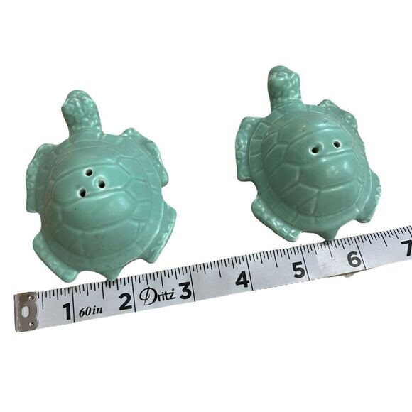 Sea Turtle Ceramic Salt and Pepper Shaker Set - Picture 11 of 11